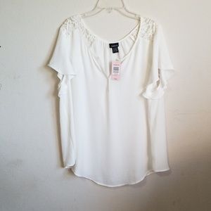 Nwt torrid blouse with lace